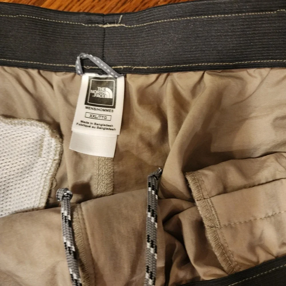 The North Face Shorts Men's Size XXL Nylon Tan Beige Hiking Drawstring Pockets